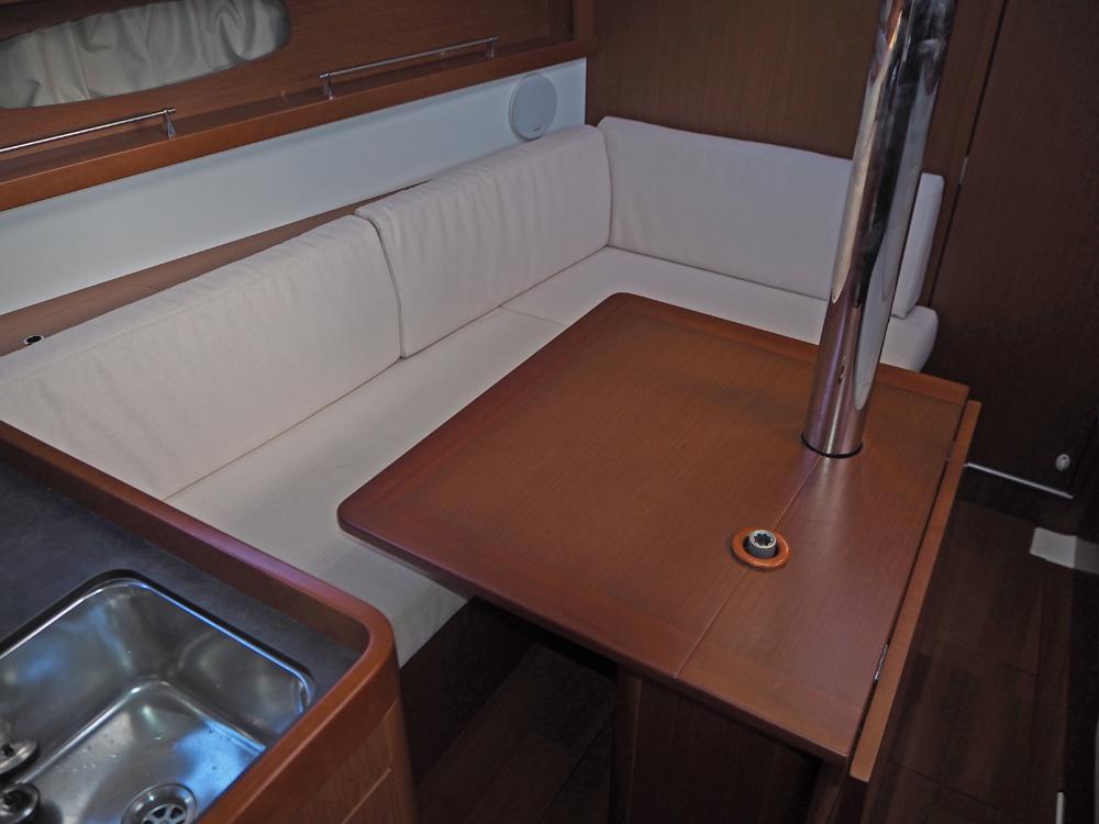 Saloon, Accommodation